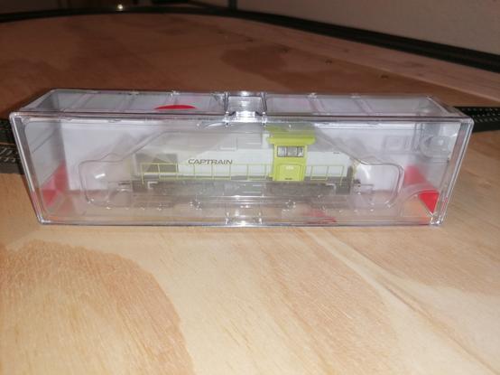 G1206 der Captrain. 

Originalverpackt in der typischen durchsichtigen Plastikverpackung von Piko.