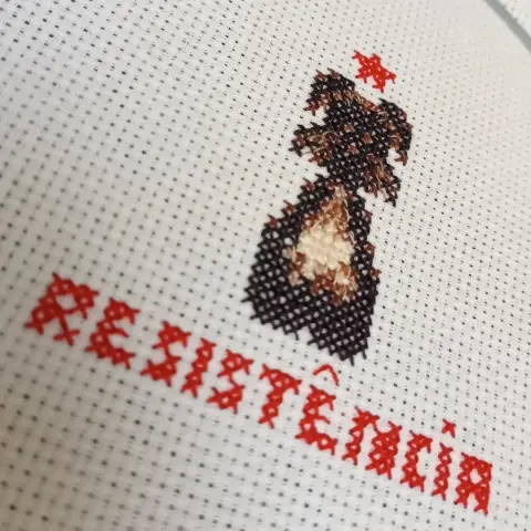 Foto mais de perto do bordado, sem a ilustre presença da minha cachorra.