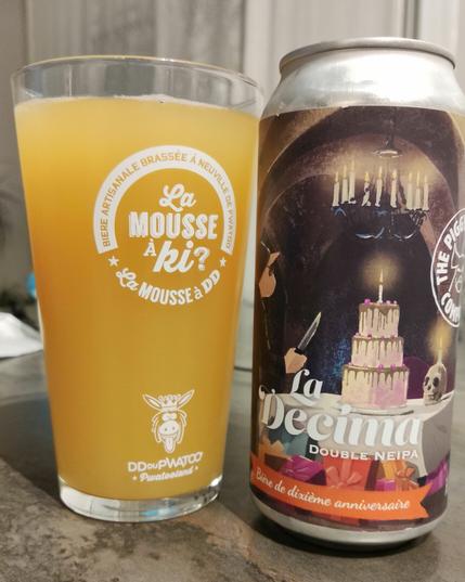 Photo de la bière avec sa canette et son verre bien rempli