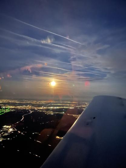 In der Nacht bei voll Mond, die Stadt Ludwigshafen