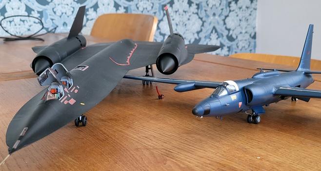 Two finished 1/48 scale plastic aircraft models on a table: a SR-71A Blackbird and a U-2C