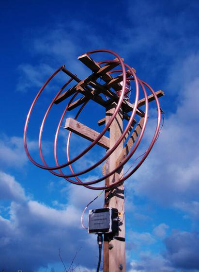 A 17-10m small magnetic loop parallel array in strong sunlight against a blue sky.