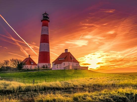 Sonnenuntergang am Leuchtturm Westerhever Sand bei St. Peter Ording