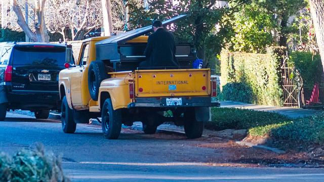 outdoor piano player