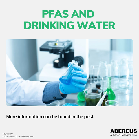 In the middle of the picture, there is a photo of a chemistry lab. A hand in gloves is holding a small glass test glass with a blue liquid.
Above the photo is the text "PFAS and drinking water" and below is the logo of Abereus.