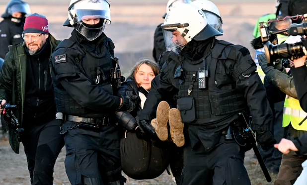 Greta Thunberg getting carried away in Lützerath/Germany by Police at an anti-coalmine protest