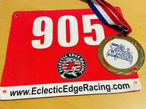 Running bib with number 905 and medal for Winter Predictor Oregon race