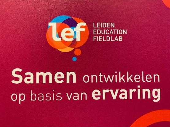 Logo van het Leiden Education Fieldlab (LEF) met daaronder de tekst: 'Samen ontwikkelen op basis van ervaring'.
