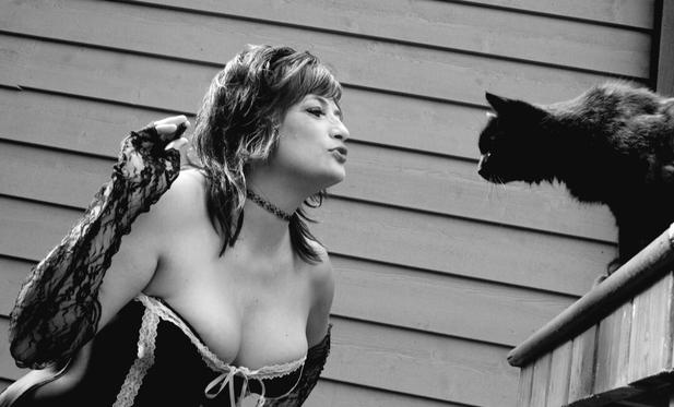 My burlesque performer friend giving air kisses to black kitty.