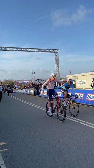 Wout van Aert acknowledges Mathieu van der Poel after the finish of yesterday’s Cyclo-Cross World Championships. Riding side by side, Wout pats Mathieu on the back whilst Mathieu puts his arm on Wout’s shoulder.
