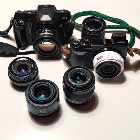 Contents of my photo bag, top left to bottom right: Pentax MZ-S with smc Pentax-FA 50/1.4, Olympus M.Zuiko 9-18/4-5.6; smc Pentax-M 20/4, Panasonic GX7 with Meitu 14-42/3.5-5.6; smc Pentax-FA 28/2.8 and Leica DG Summilux 24/1.4 in front