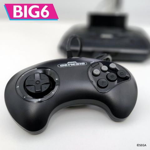 Mando de Mega drive. Carcasa de mando de 3 botones clásico, pero tiene 6 botones.