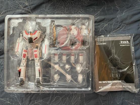 VF-1S God of Flame robot, weapons and hands