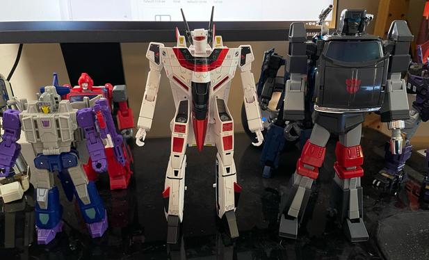 VF-1S God of Flame size comparison with Legacy Needlenose and Masterpiece Trailbreaker