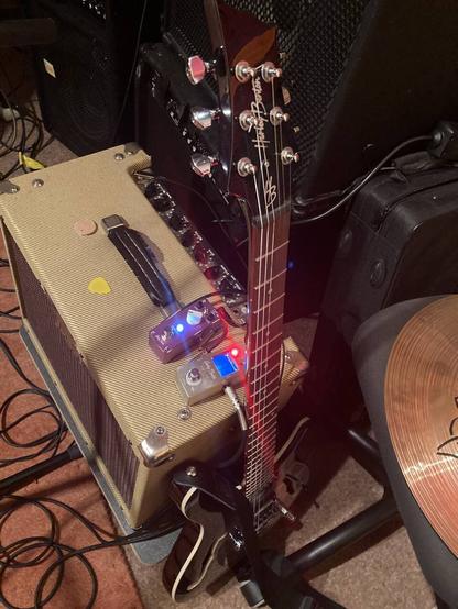 Peavey Classic 30 Tweed, Harley Benton Spinner Pedal und Harley Benton CTS-24HB