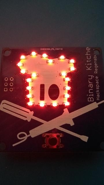 Fertiger Binary Kitchen "Kitchen Kopf" SMD Bausatz. Alle LEDs leuchten auf.