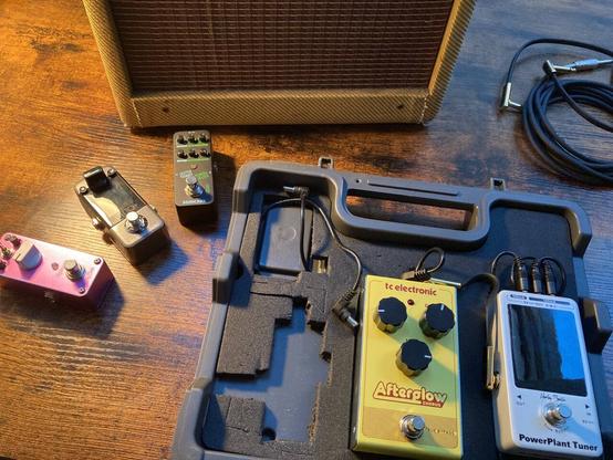 Pedalboard zusammen bauen mit Stimmgerät - Chorus - Vibe Simulation - Ditto+ Looper und Reverb