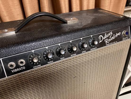 Fender Deluxe Reverb Amp! Kanal2 mit Volume, Treble, Bass, Reverb, Speed und Intensity