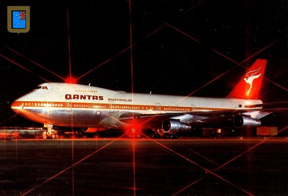 747 at night with strobe lights.