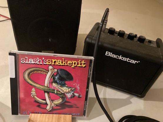 CD Slash‘s Snakepit: it‘s five o‘clock somewhere (Released 1995) mit denJBL Control1 Boxen und dem Blackstar Fly3 Amp
