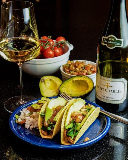Photo of La Chablisienne Petit Chablis wine with turkey tacos