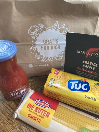 Gratis bei der Bestellung dabei Ketchup, Kaffee, TUC Kekse und Spaghetti (250g die Guten von Bernbacher)