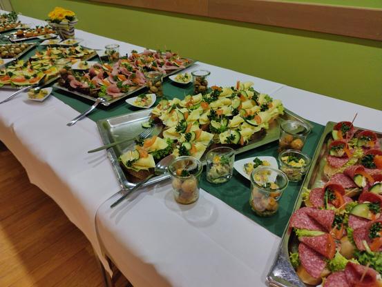 Buffettisch mit Canapés