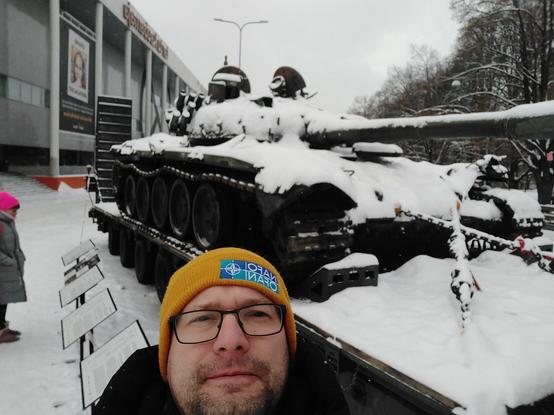 Russian terrorists t72 tank destroyd by Ukraine forces. Now displayed in Tartu. Me with NAFO hat on foreground.