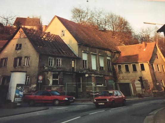 Kurz vor dem Verfall stehendes Gebäude in Lautertal Reichenbach. Gasthaus Zur Sonne.