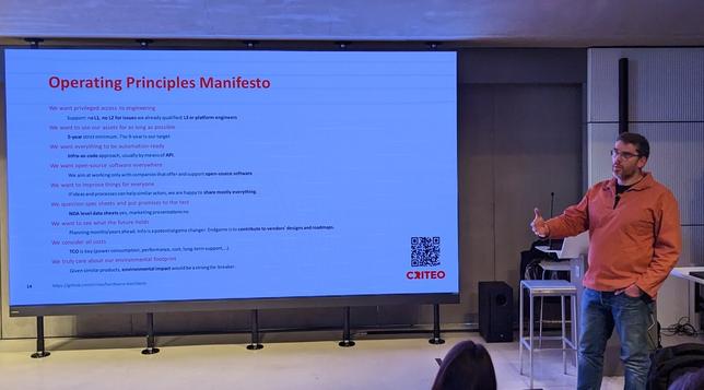 Erwan Velu and a slide:
"Operating Principles Manifesto"