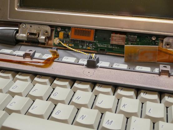 Powerbook 540 demount the b/w display