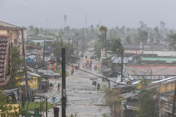 Wind from cyclone Freddy blowing trees and houses in Malawi