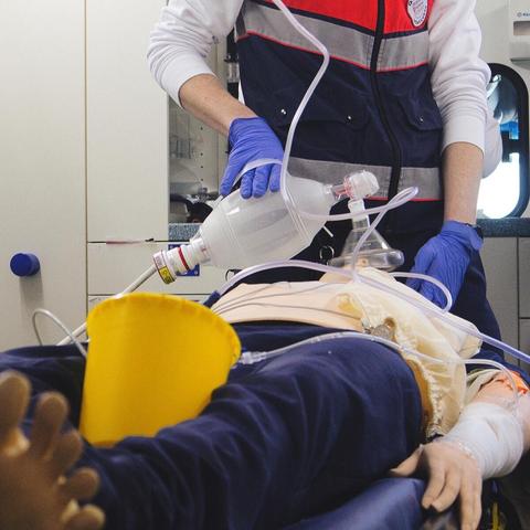 Beim beatmen mit dem Ambubeutel