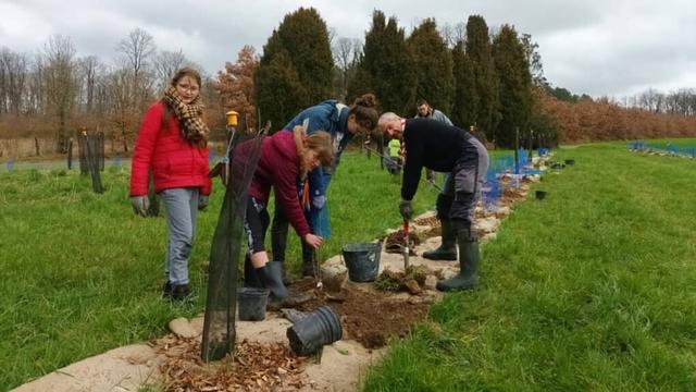 Plus de trente éclés, bénévoles, responsables et enfants, se sont rassemblés au Puits-Bertin.
© Photo EEDF