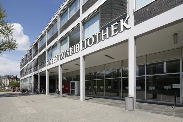 Fassade der Frankfurter Universitätsbibliothek