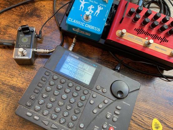 Setup of the day Ditto+ Looper Boss DR5 Drums Hotone Amp