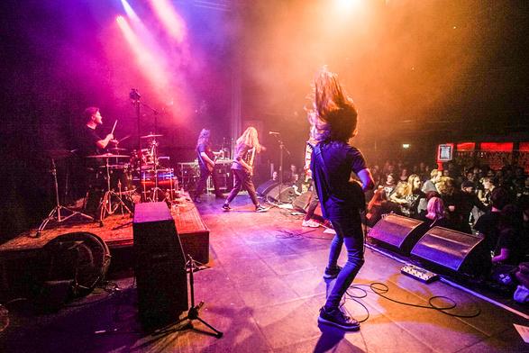 3rd & 4rd band of today: #TornFromOblivion & #Obstruktor  📍 #DynamoMetalfest battle // Loud Noise Productions 
.
.
.
Phone edit. Later I will edited the pictures on my laptop.
.
.
.
#sethpicturesmusic #sethabrikoos #metalhead #dutchmetal #dutchmetalband 
 
🤘✌️