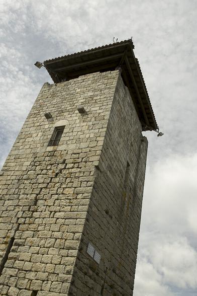 Tour de Brison du 12ième siècle. Utilisée en été par le SDIS07 pour surveiller les départs de feux.