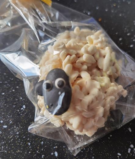 Schaf aus Puffreis, das der Bäcker als Hase verkauft hat