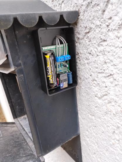 The final position attached to the mailbox, cables to the Reed switches going through a hole in the case.