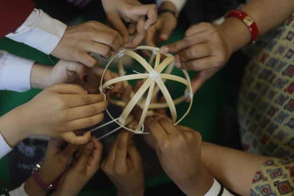 The nests are built using materials such as jute, coconut fibre, cotton, threads, and a skeletal wooden frame