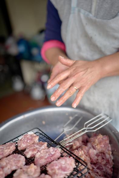 Preparing the mince patties