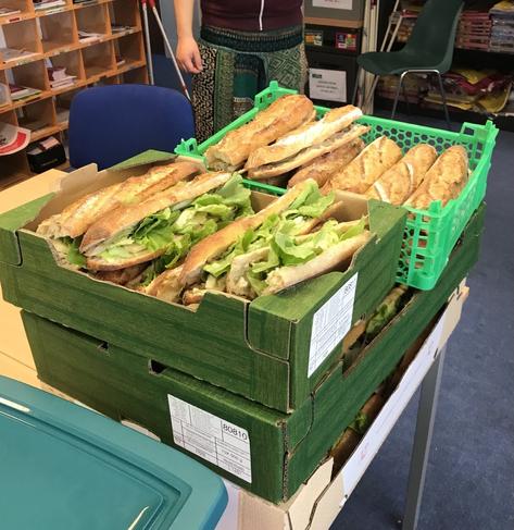 Caisses de sandwichs détères
