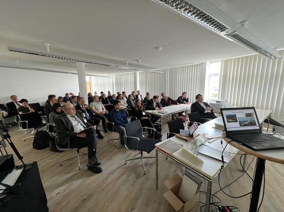 Room full of participants in the Medical Park Hannover listening to the session.