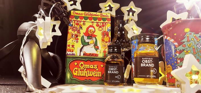 Bild: Ein Tetrapack roter Glühwein mit dem Obstbrand von STILVOL.
Glühwein Check: Von "A" wie Absinth über "K" wie Knoblauch bis "Z" wie Zwetschken Likör haben wir schon einiges im Glühwein 🔥🍷 probiert. Hört doch mal rein: https://spoti.fi/3faCHE9 🔥🍷 + Schuss 🥂