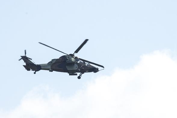 Hélicoptère tigre immatriculation BHP au-dessus de Saint-Remèze en Ardèche