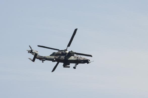 Hélicoptère tigre immatriculation BHP au-dessus de Saint-Remèze en Ardèche
