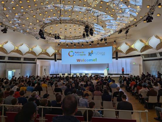 Attendance before the Noa keynote