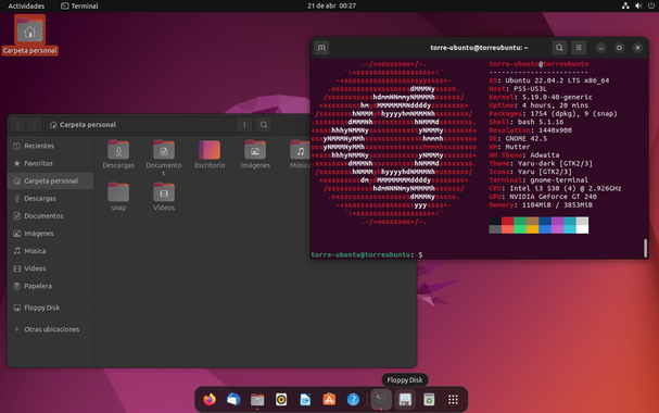 Escritorio de Ubuntu 22.04 con el fondo por defecto. Se ve el gestor de ventanas en oscuro con el color de acento en morado. También se ve un ventana de terminal con la información de neofetch donde se aprecia que el procesador es un i3 530 con 4 gigas de RAM y la gráfica una nvidea GeForce GT 240. Abajo en el dock se aprecia el icono de la disquetera de 3.5.