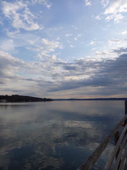 Blick über den Ammersee von Herrsching aus Richtung Dießen.
